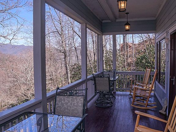 3rd image of 18 Wood Haven Ln