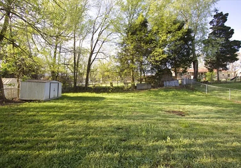 385 Louise Ln — Photo 8