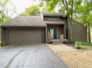 711 Highcrest Rd, Dixon, IL 61021