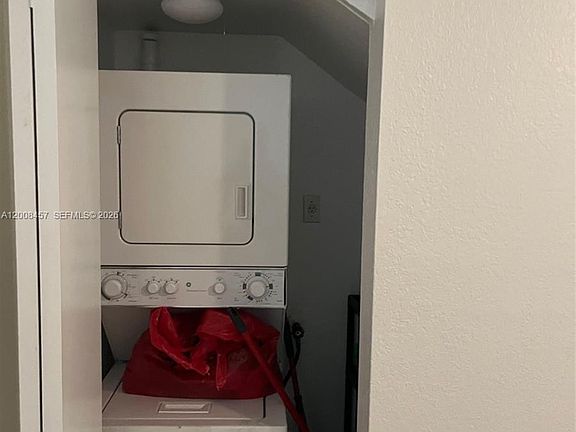 3rd image of 403 NW 84th St #403