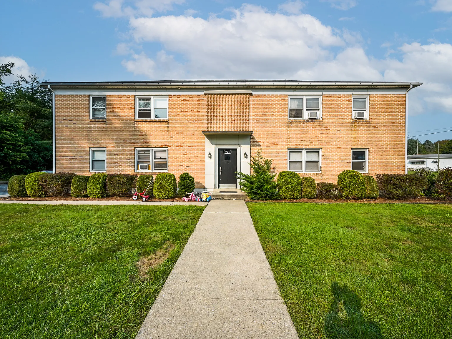 2 bed, $1,295 — Photo 1
