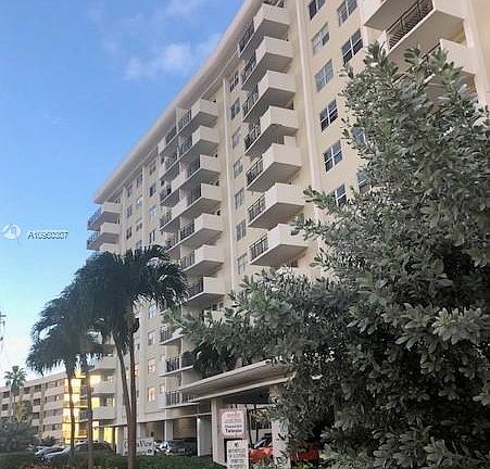 3rd image of 401 Golden Isles Dr APT 415