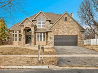 555 Bluestem Dr, Yorkville, IL 60560