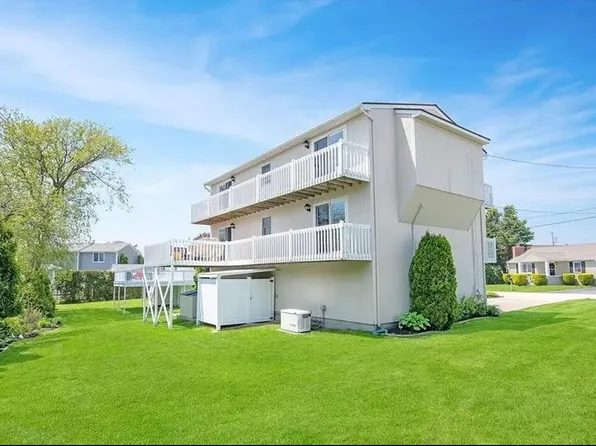 9 Redwood Dr, Narragansett, RI 02882