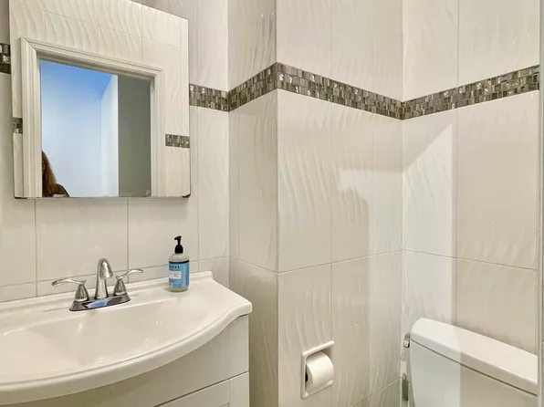 110 Graham Avenue image 17 of 18