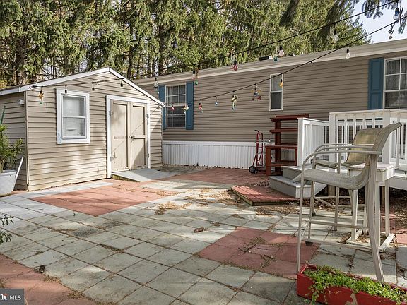 3rd image of 15 Clayton Dr