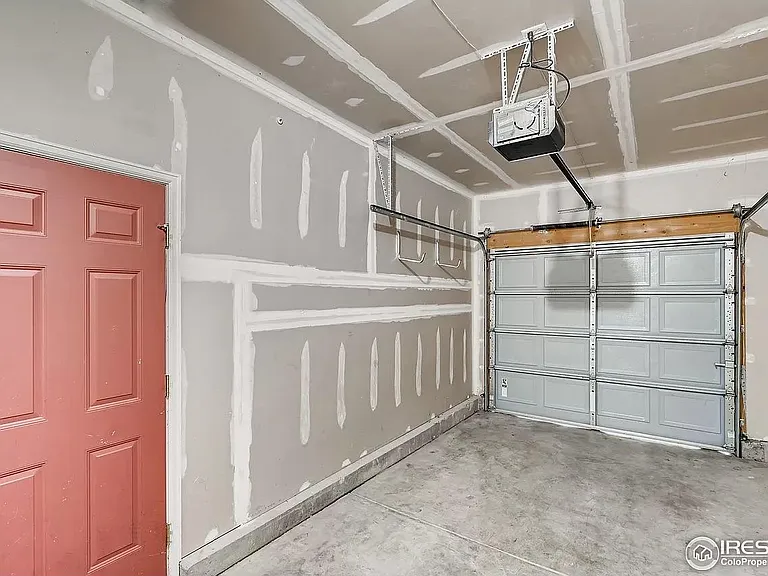 Single car
garage