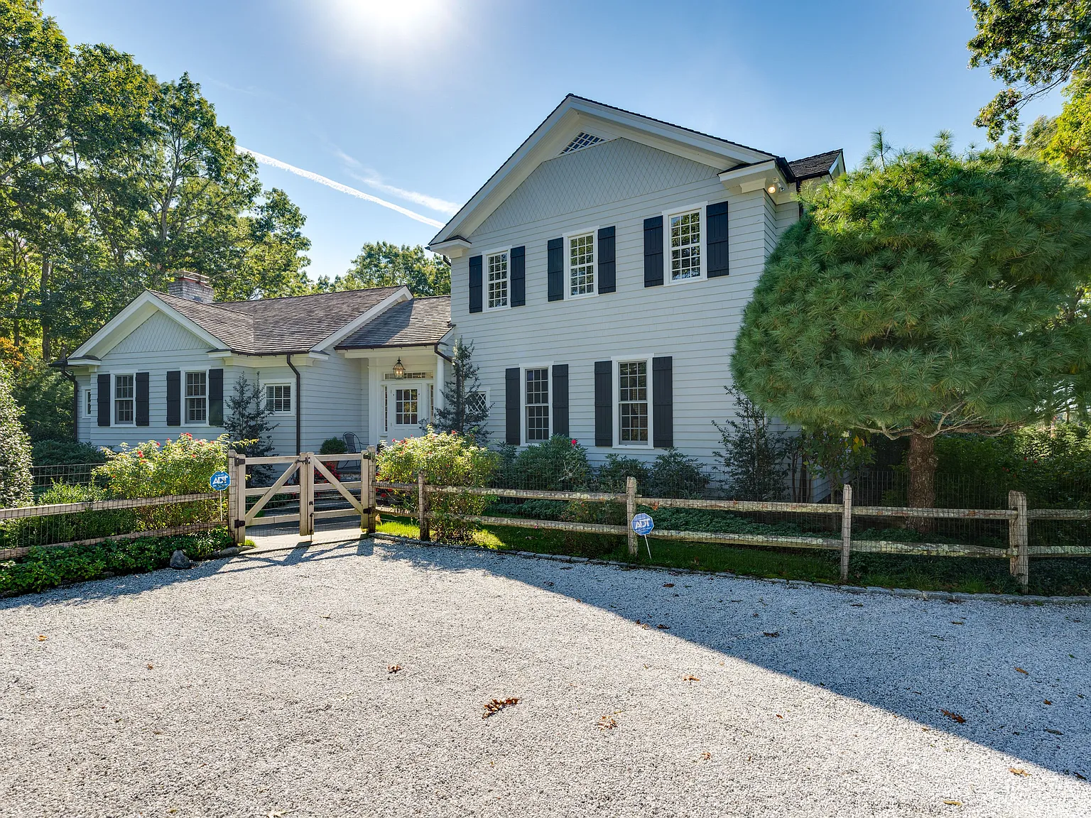 A grand East Hampton rental with incomparable views available now — Photo 3