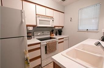 Kitchen with all Appliances