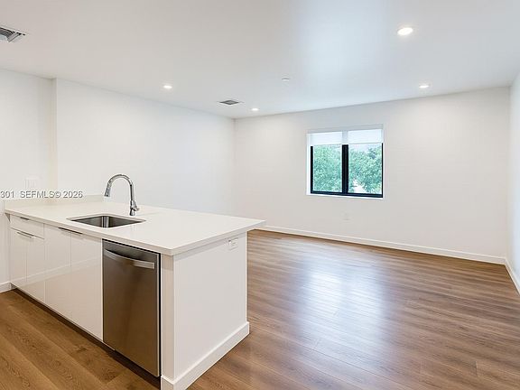 3rd image of 1950 Fletcher St APT 302
