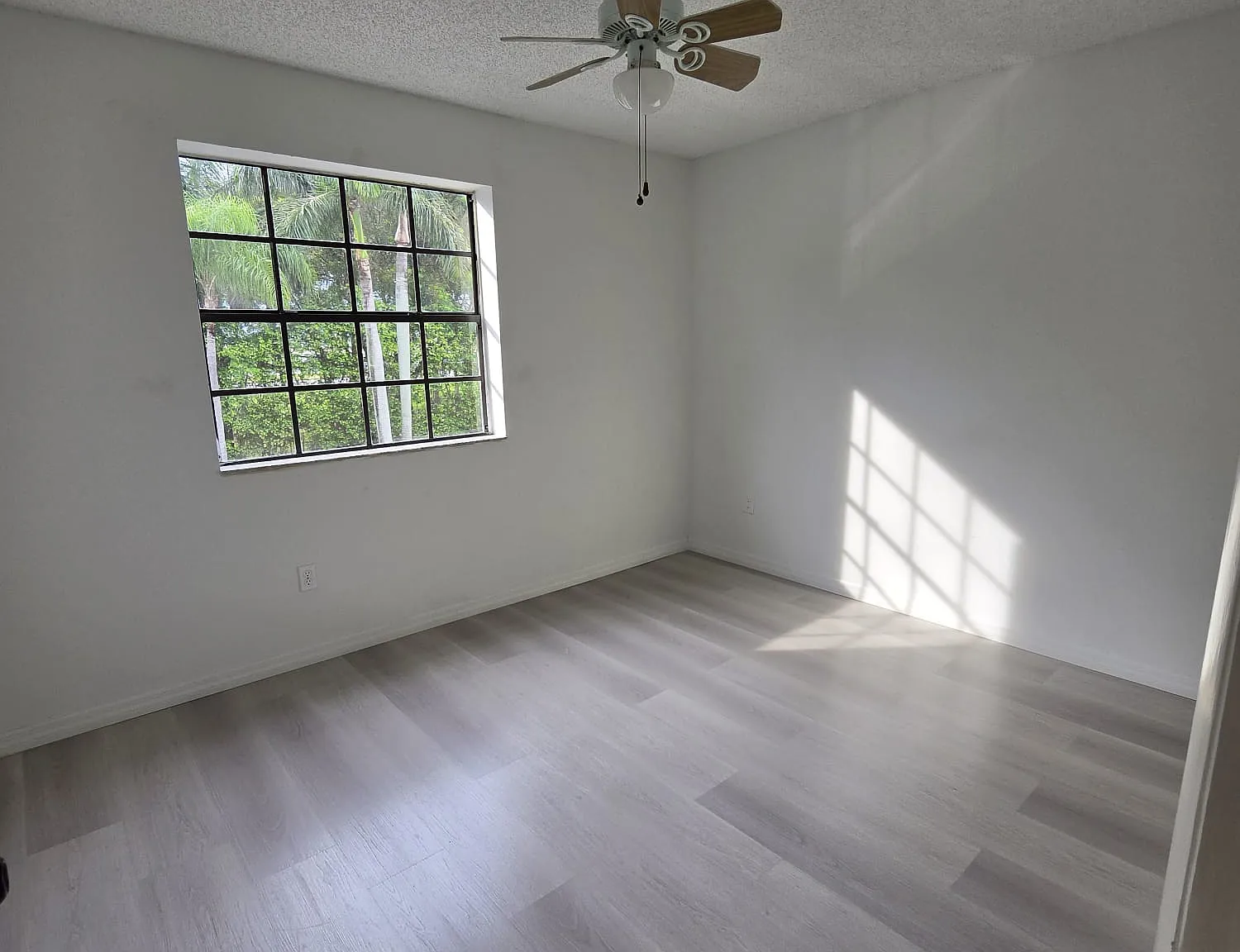 3 bed, 1100 sqft, $2,300 — Photo 2