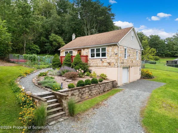 301 Newton Rd, Scranton, PA 18504