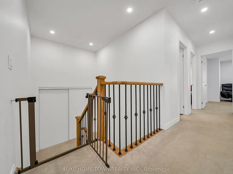 19 Findlay Way — Photo 23