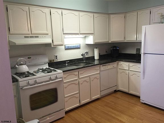 3rd image of 3513 Bay Ave #3513