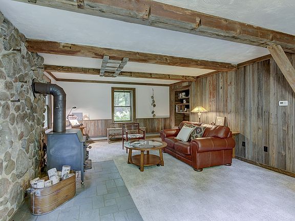 5th image of 1062 Emerald Dr