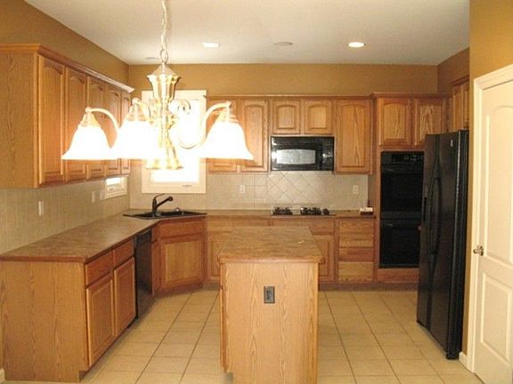 4th image of 1588 Centennial Dr