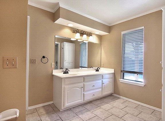 5th image of 4100 Camino Dr