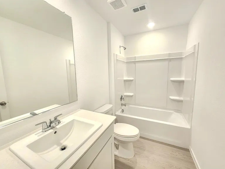 2213 Neyland Dr — Photo 8