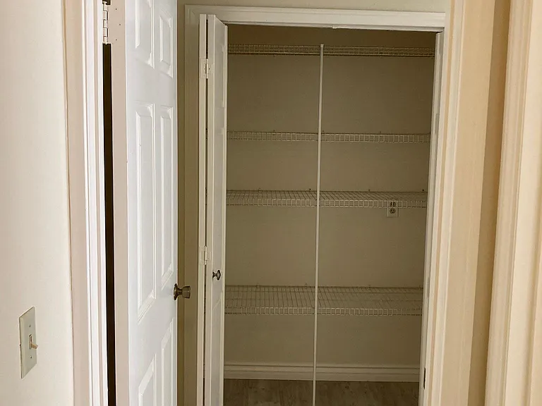 1924 Pelham Ave #202 — Photo 8