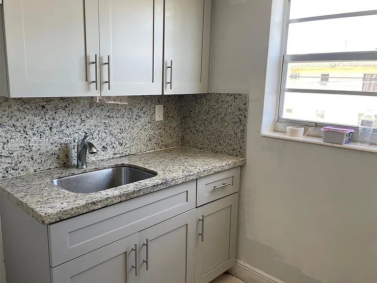1787 SW 7th St #7 — Photo 5