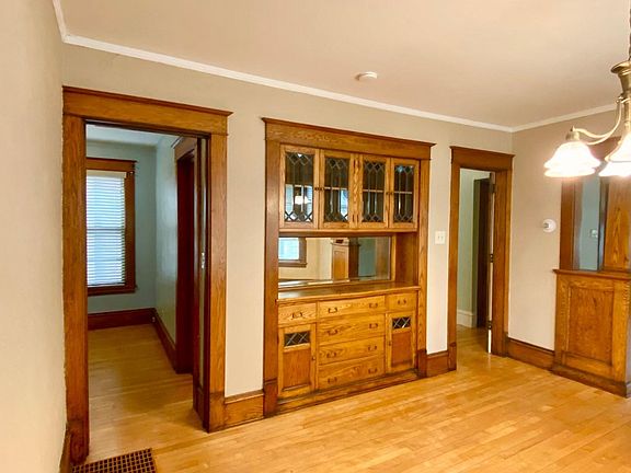 Dining room with built-ins