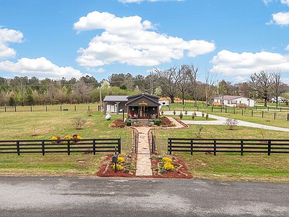 4th image of 1765 Sugartree Springs Rd