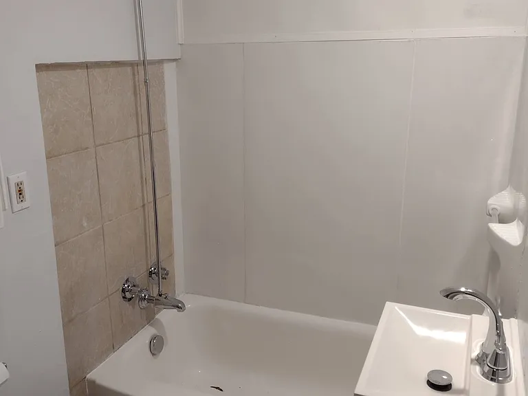 438 N Stout Ave — Photo 10