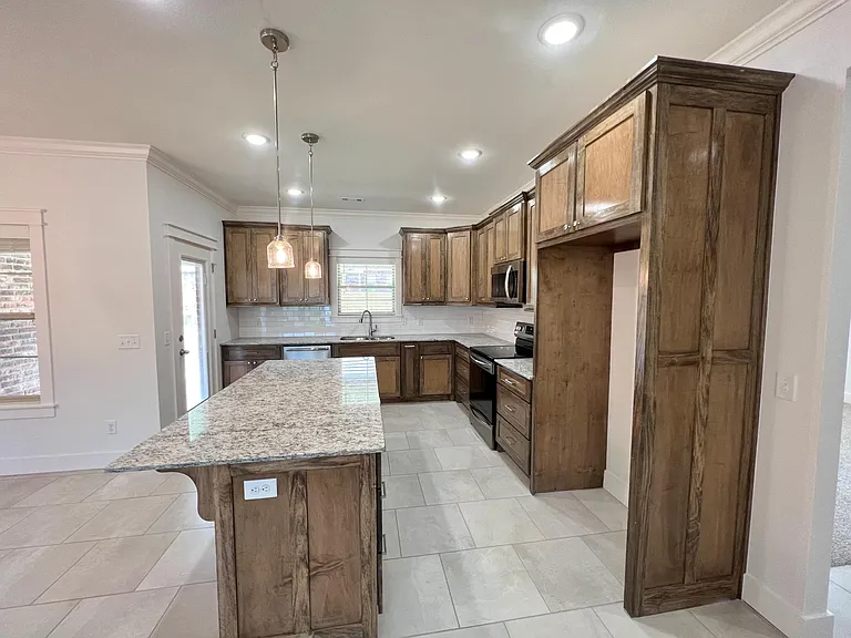 925 Sugar Pine St — Photo 8