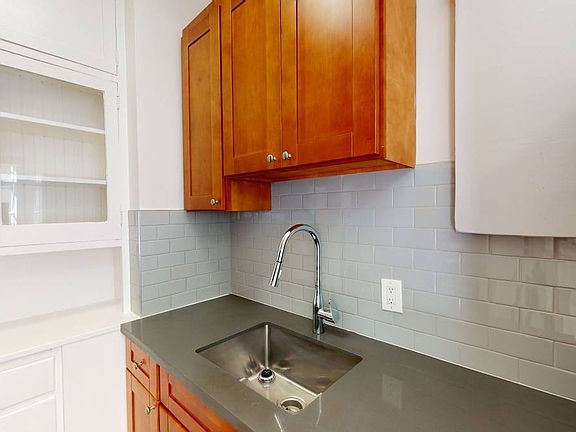 3rd image of 940 Hayes St #30