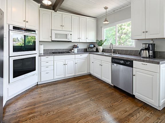 2nd image of 1715 Van Horne Ln