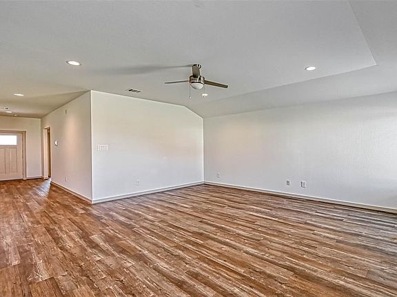 5th image of 1127 Hyde Lake Ln