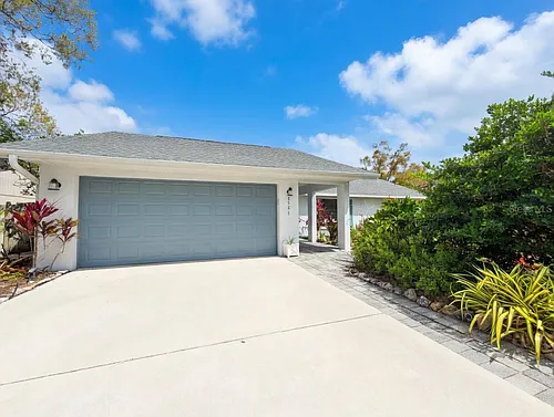 8425 Cypress Lake Cir Photo 1