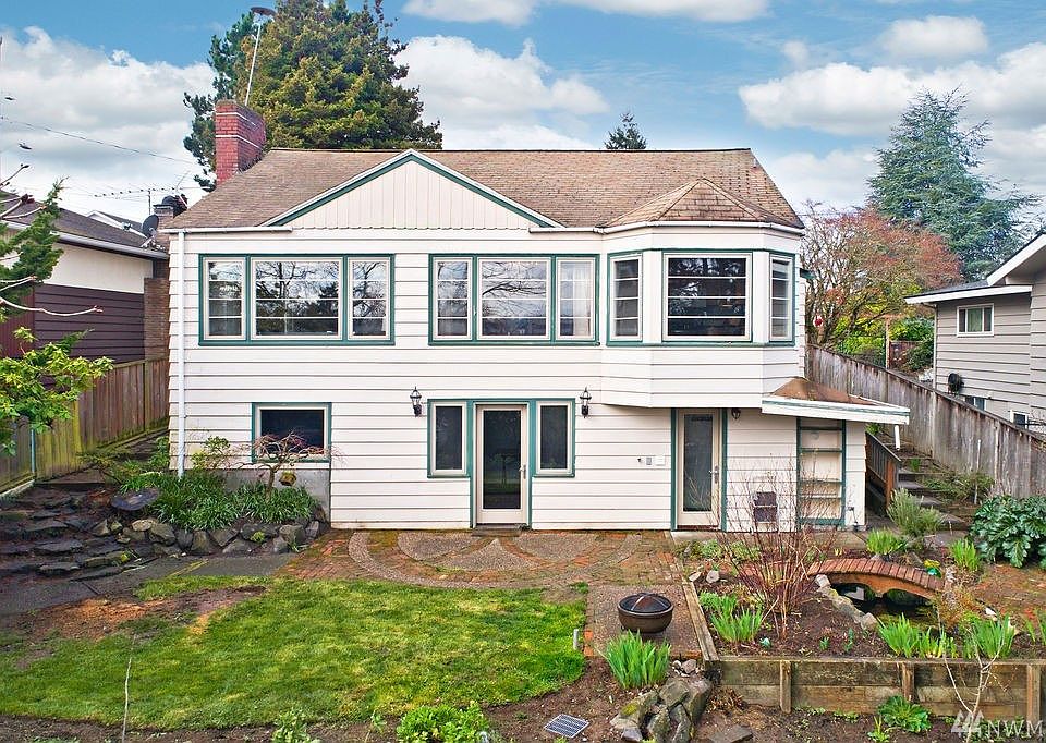 View of the back of house and back yard