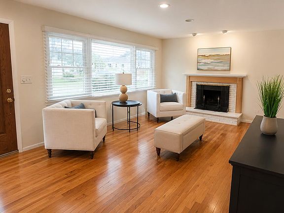 2nd image of 2432 Dwight Avenue