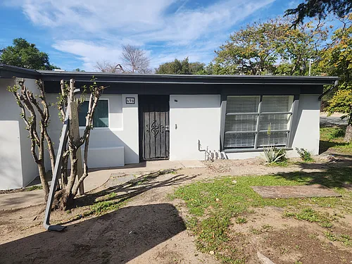 696 Garfield Ave Photo 1