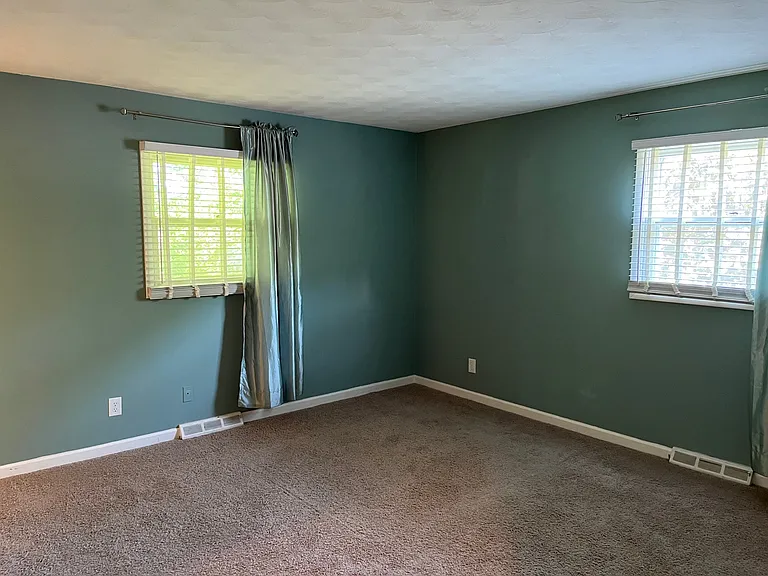 208 Doud Dr — Photo 16