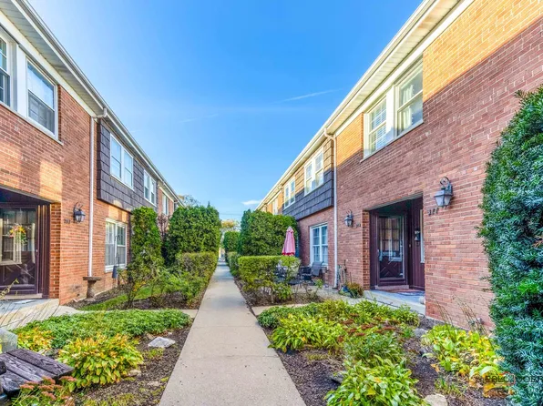 377 Central Ave, Highland Park, IL 60035