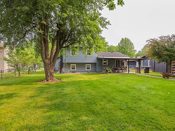 3rd image of 3984 Buckingham Dr