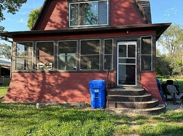 302 E 4th St