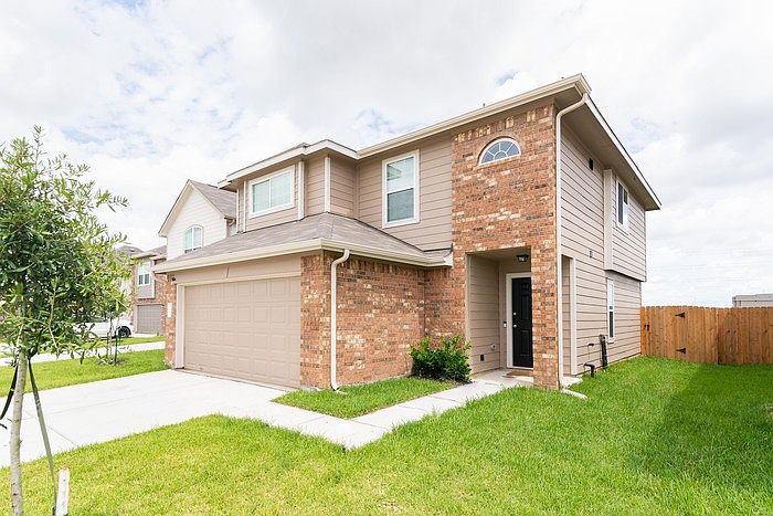 2nd image of 24410 Rossi Gardens Cir