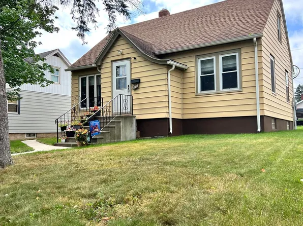 615 2nd St, Nashwauk, MN 55769