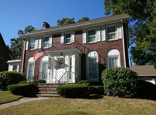 719 W Roxbury Pkwy, West Roxbury, MA 02132