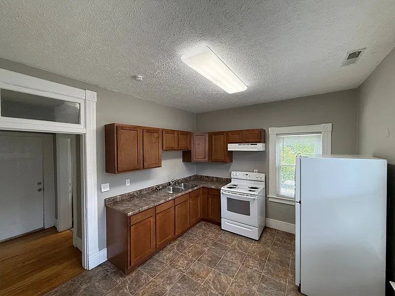 118 N Glenwood Ave — Photo 16
