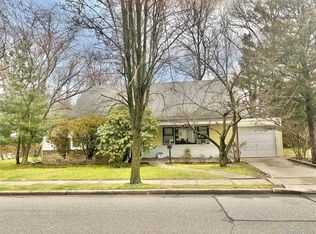 107A Baker Hill Rd, Great Neck, NY 11023