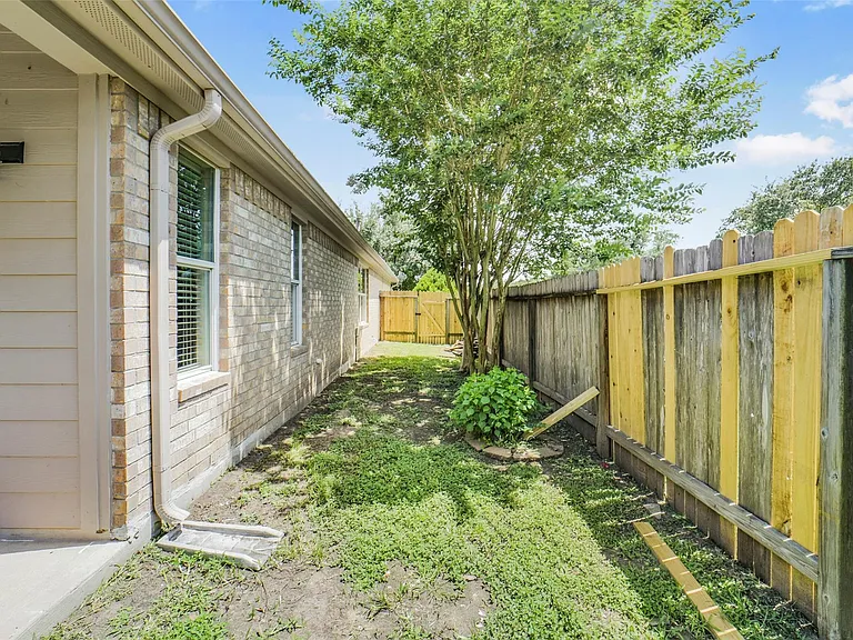 19254 Dillsbury Ct — Photo 47