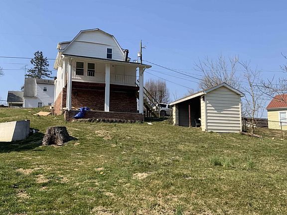 3rd image of 131 Roanoke Cir