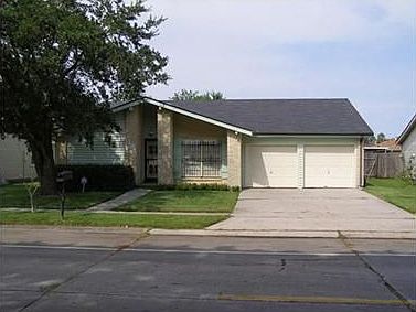 2nd image of 2472 Woodmere Blvd
