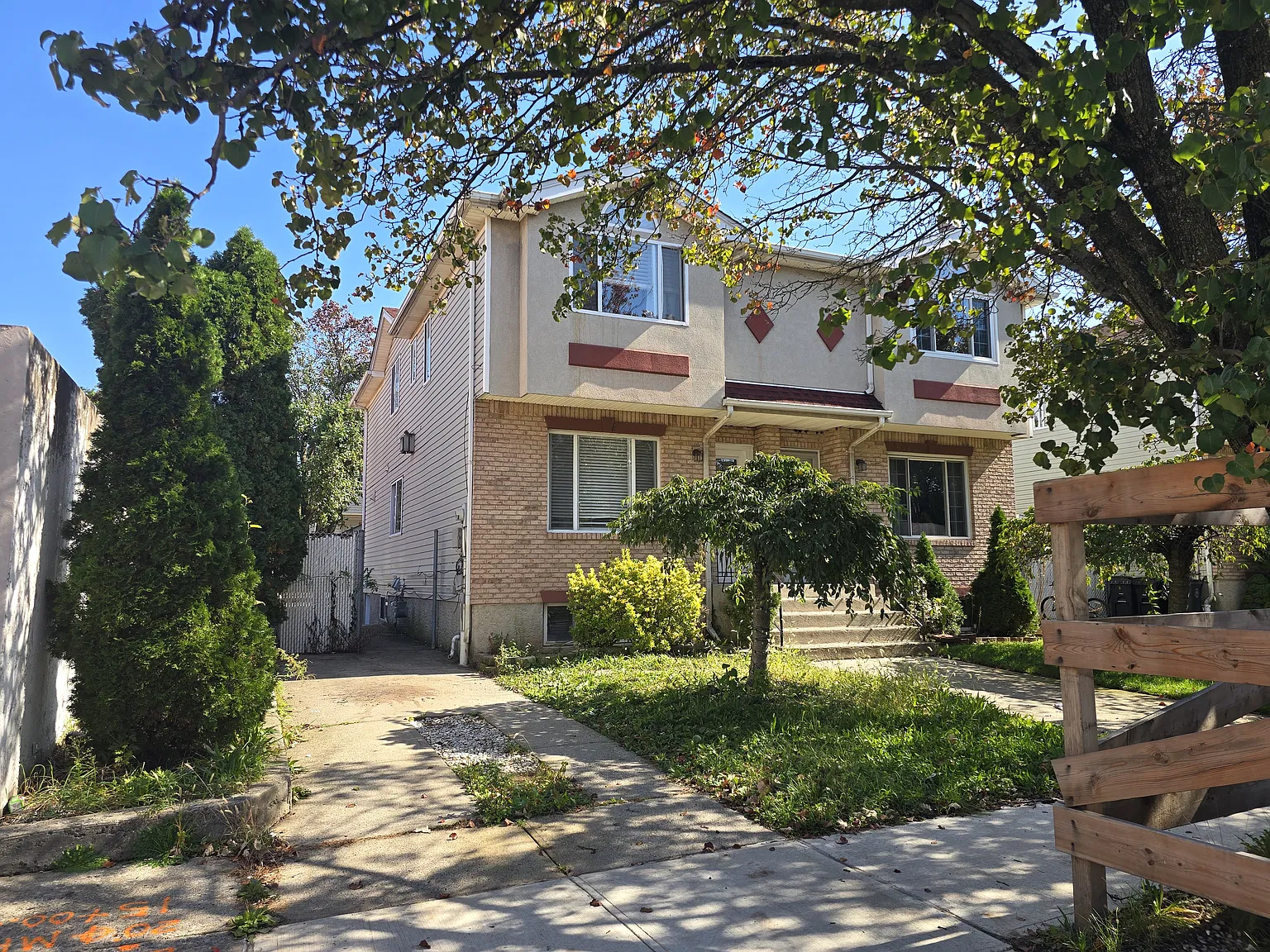 3 bed, 2160 sqft, $3,600 — Photo 1