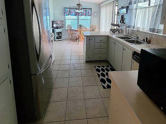 4th image of 2236 Primavera Ave