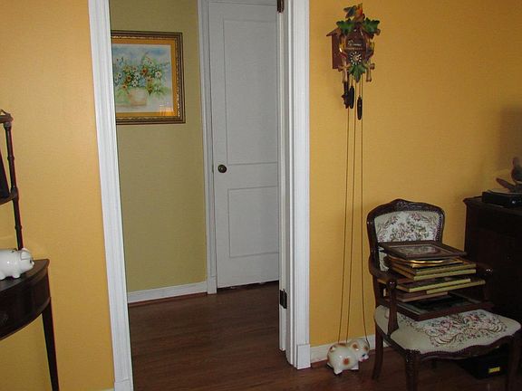 5th image of 1001 Cowan Ave